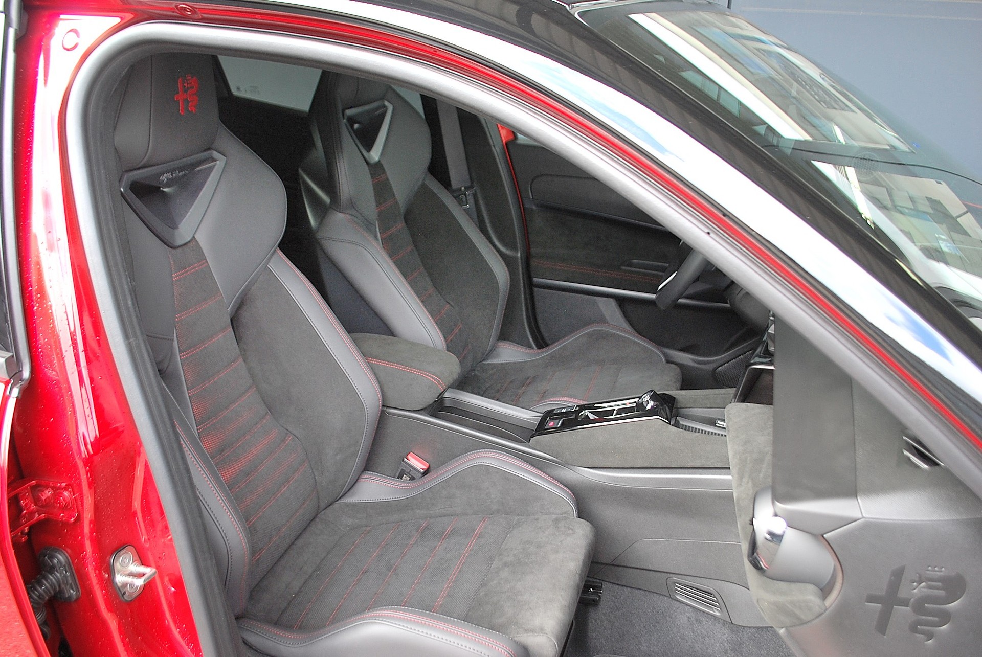 ALFA ROMEO 1.2 Hybrid Q4 Sport Speciale-image-9