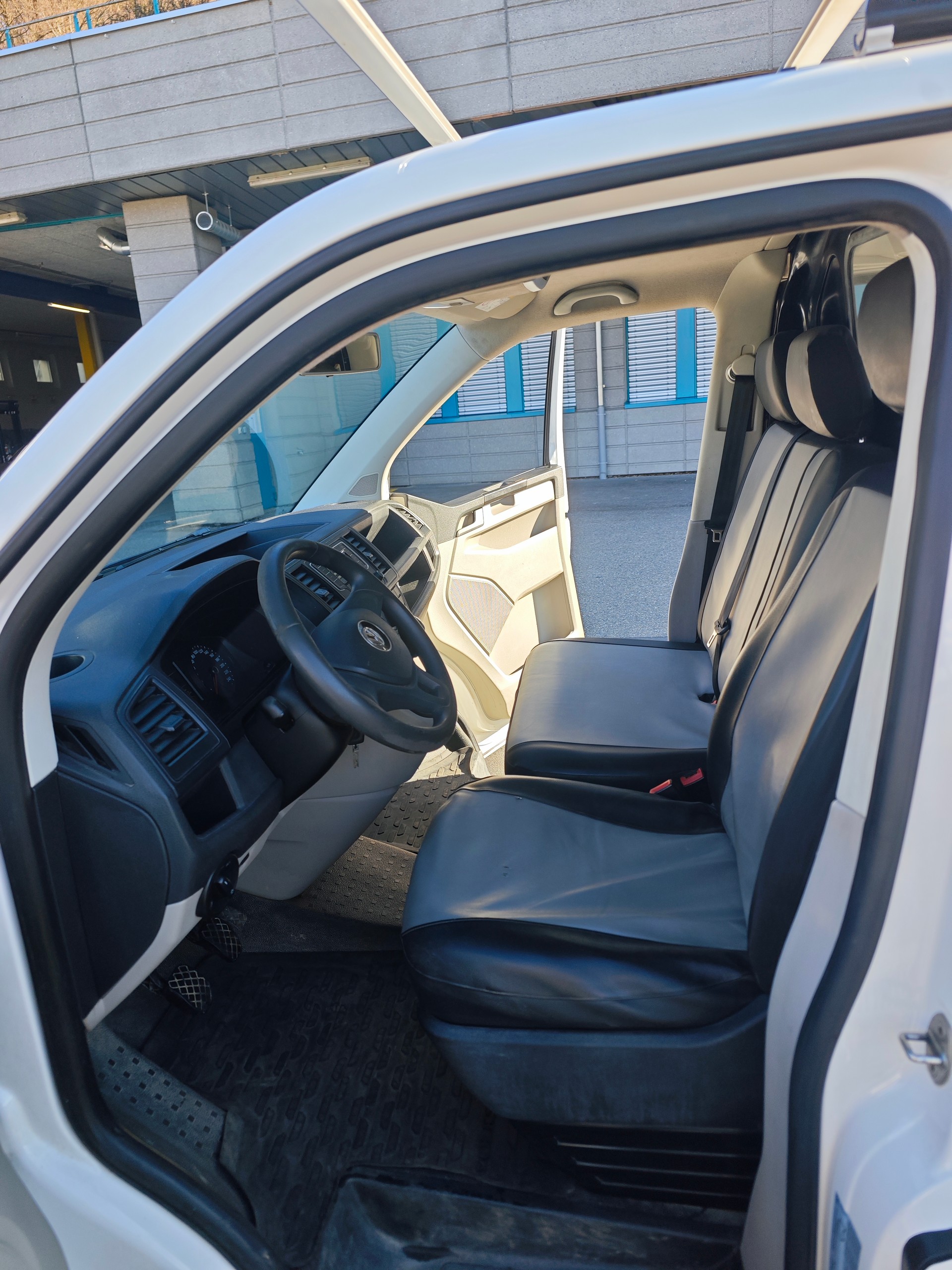 VW T6 2.0 Bi-TDI 4Motion-image-4