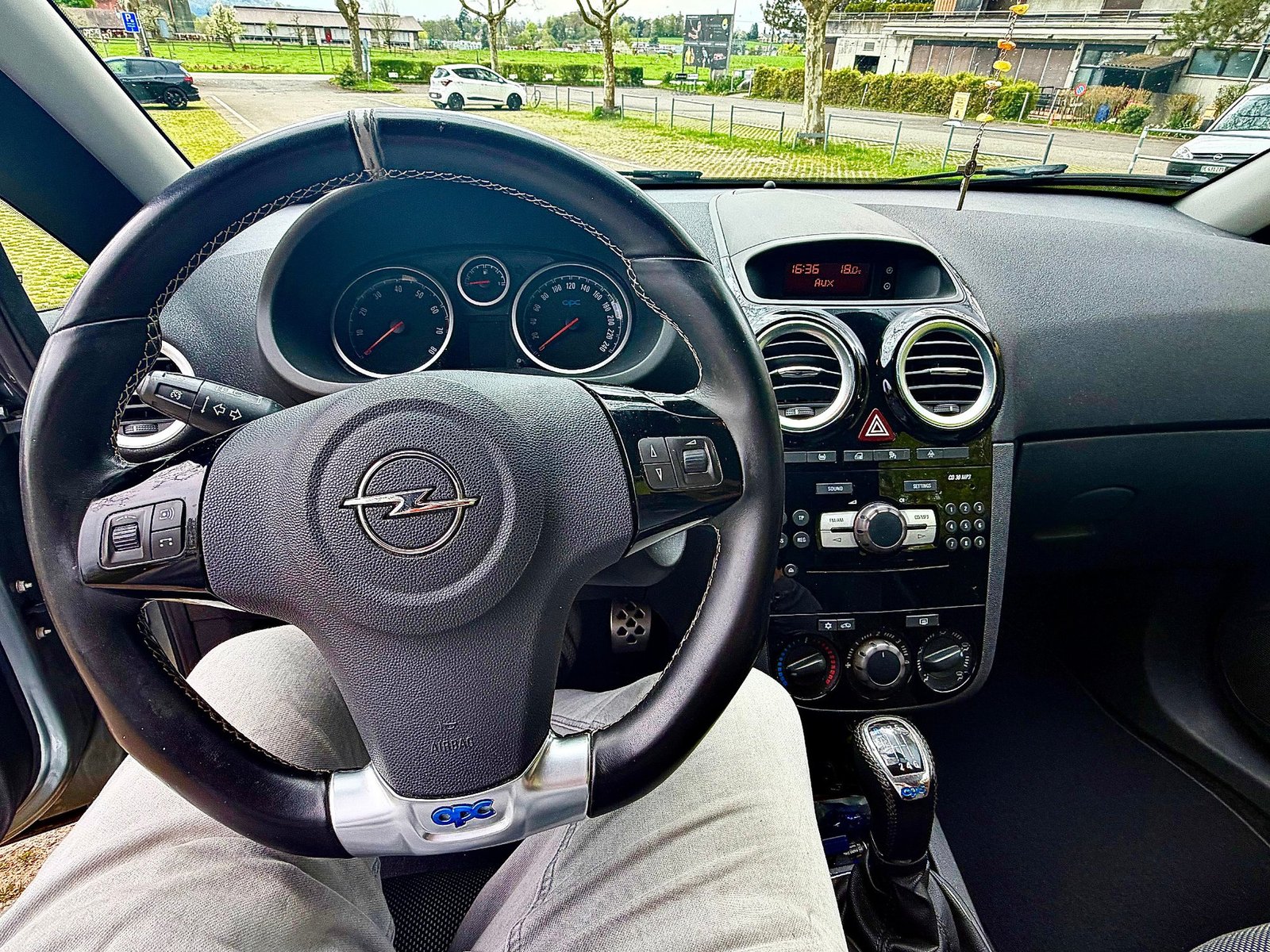 OPEL Corsa 1.6 Turbo OPC-image-12