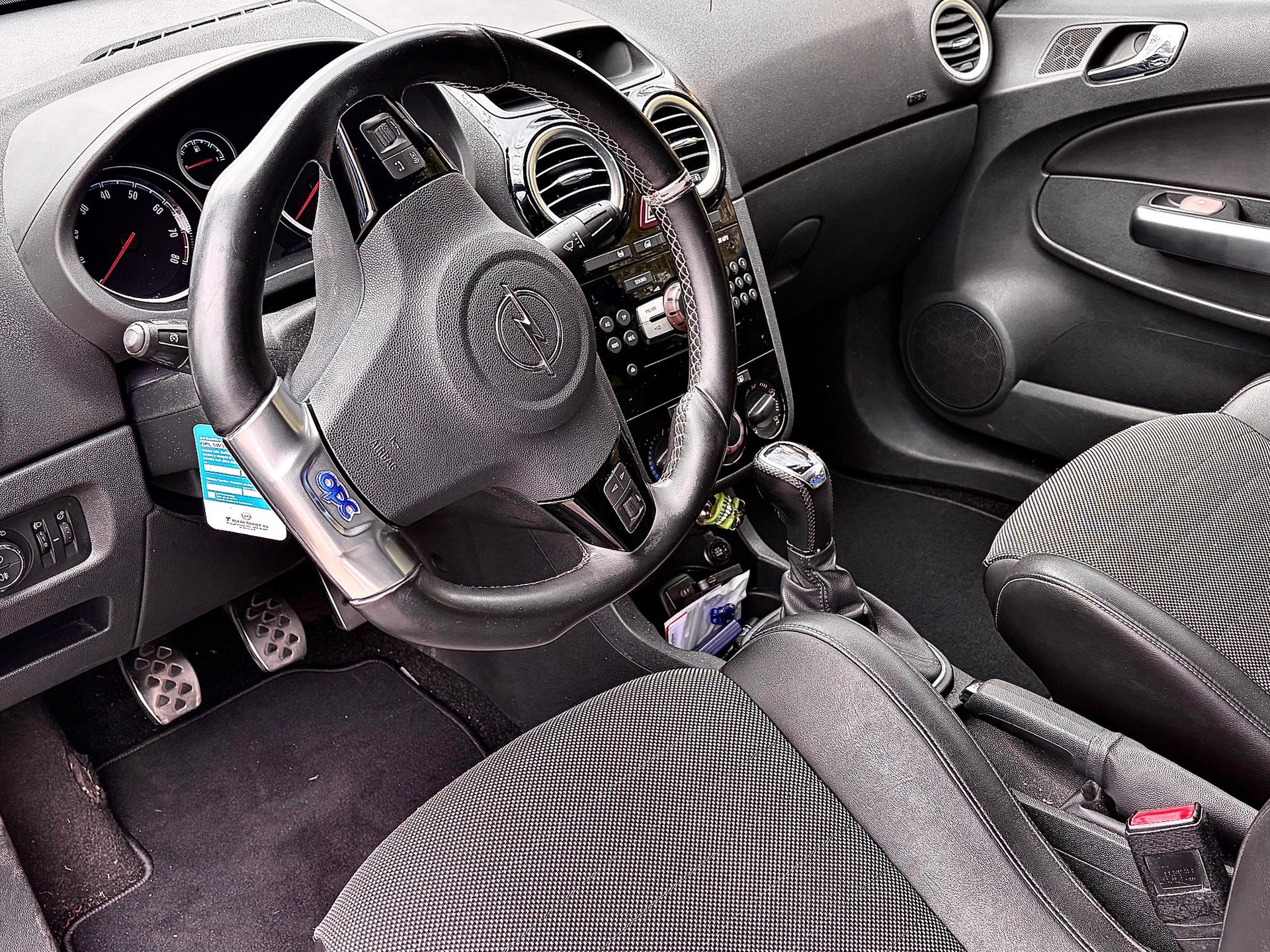 OPEL Corsa 1.6 Turbo OPC-image-13