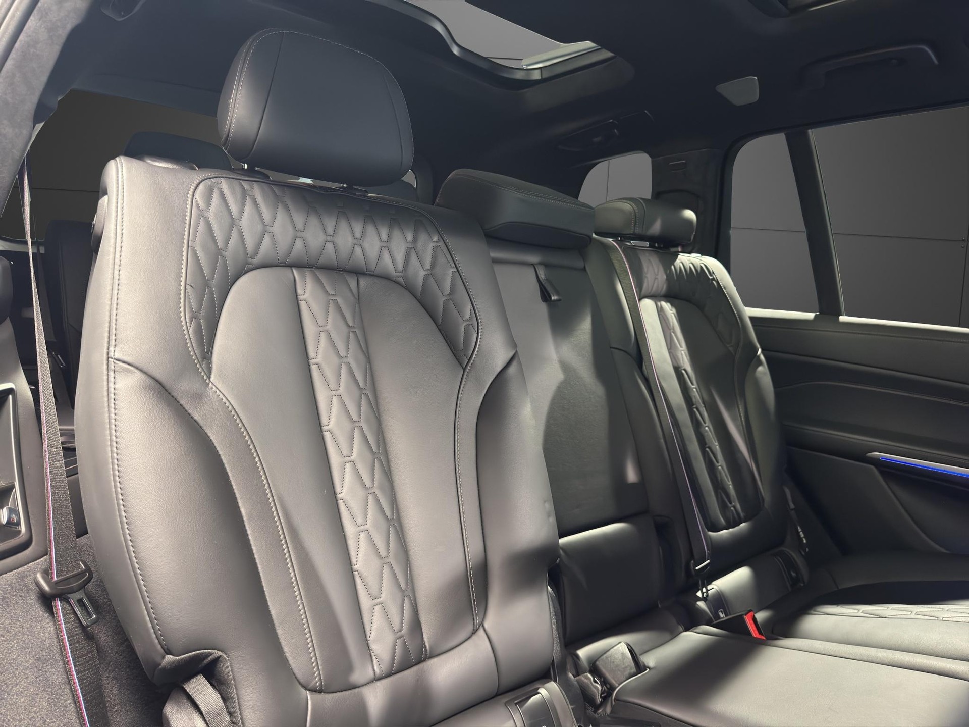 BMW X7 M60i xDrive M Sport-image-16