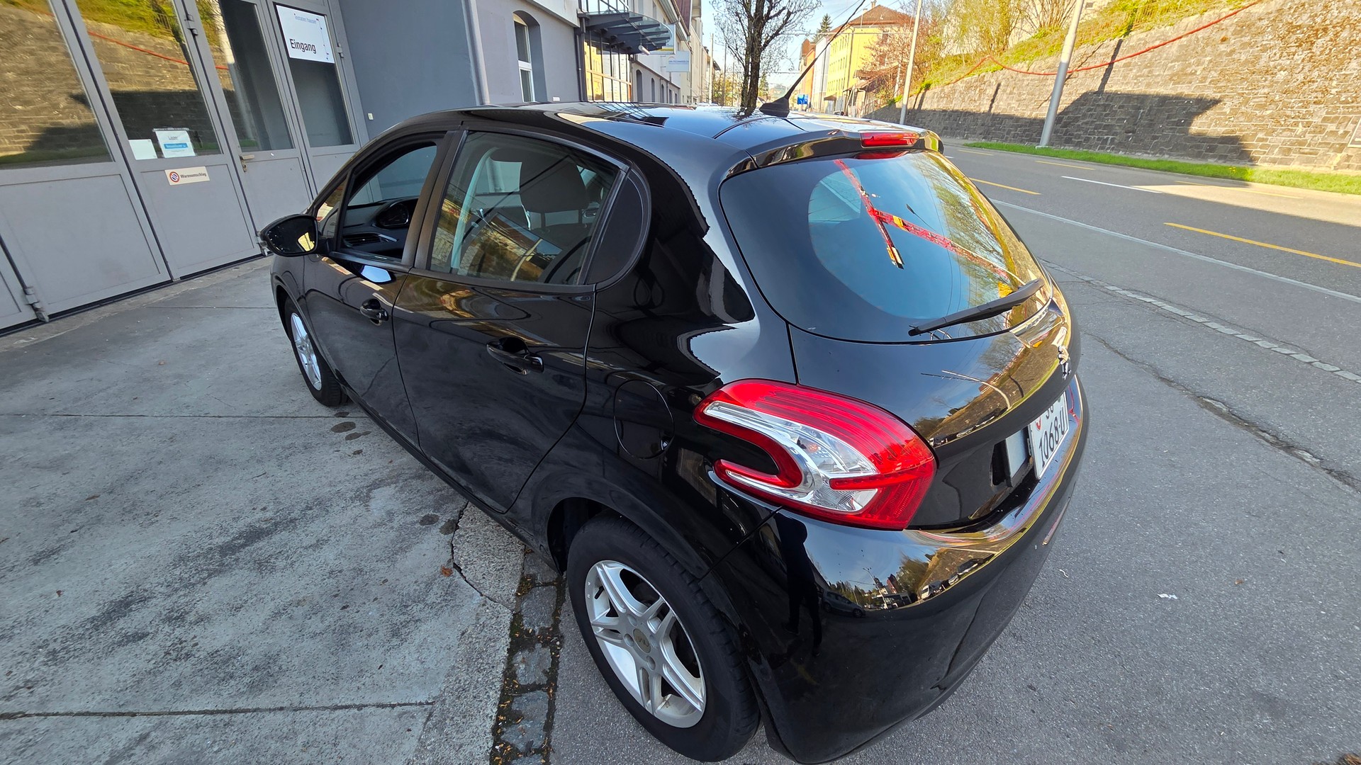 PEUGEOT 208 1.2 VTI Active-image-5