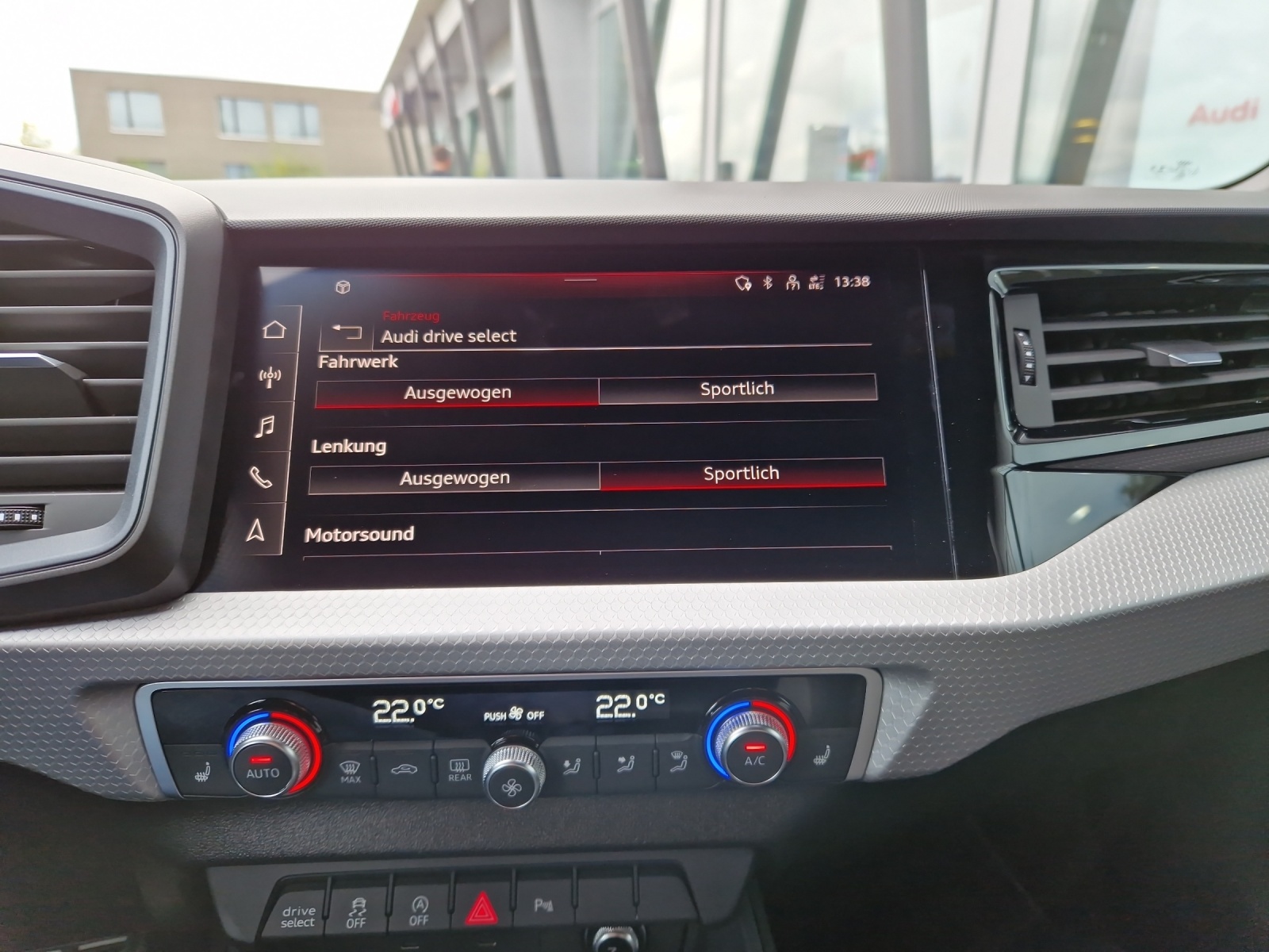 AUDI A1 allstreet 30 TFSI Attraction S-tronic Pfeilgrau Metallic-image-14