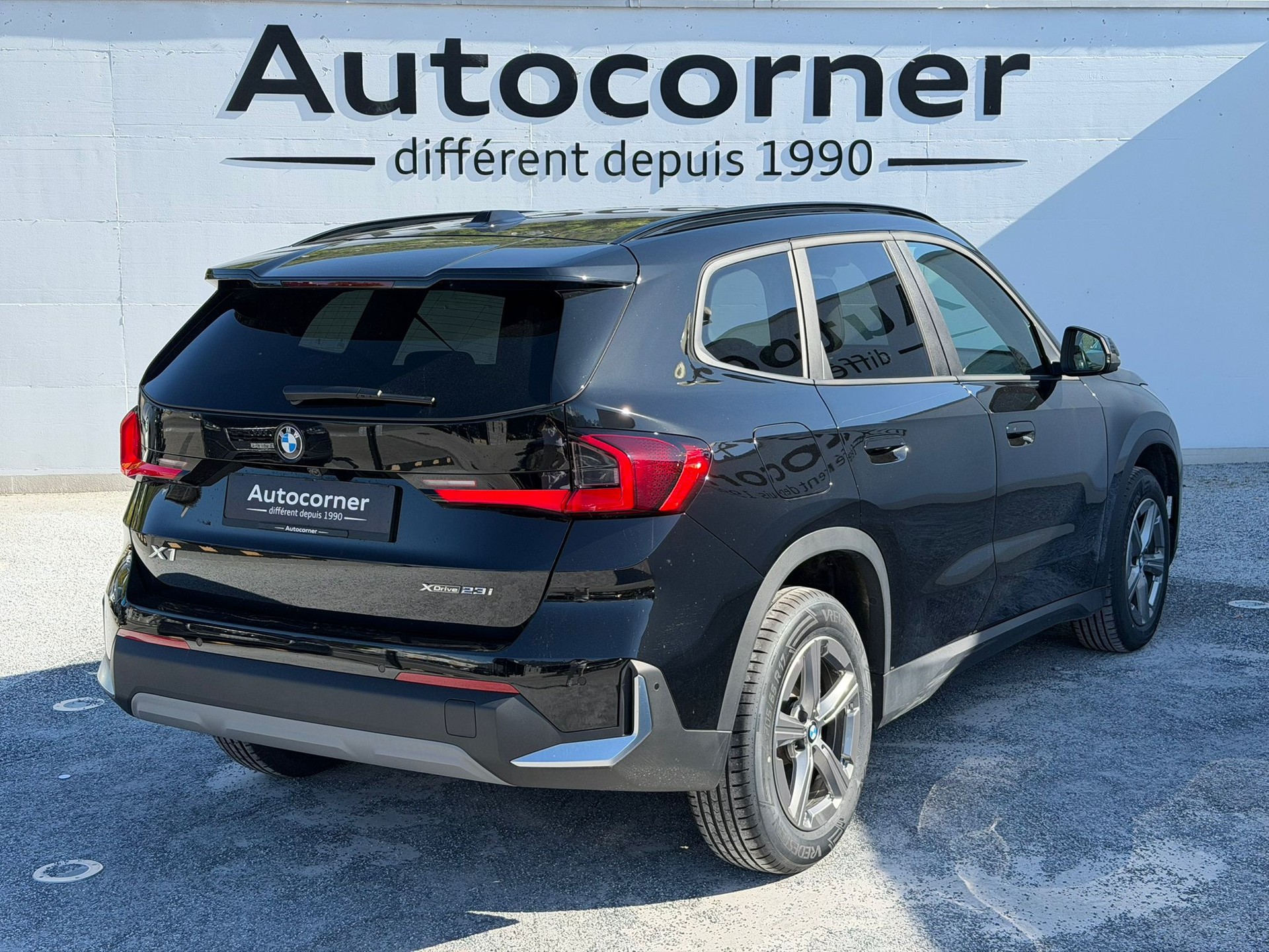 BMW X1 xDrive 23i 48V-showroom-element-3