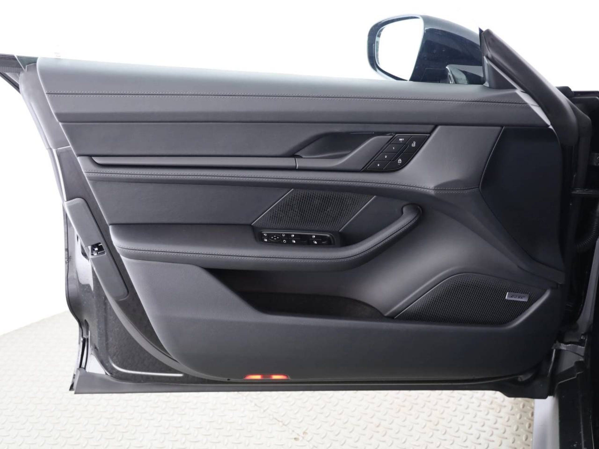 PORSCHE Taycan Sport Turismo Black Edition-image-18