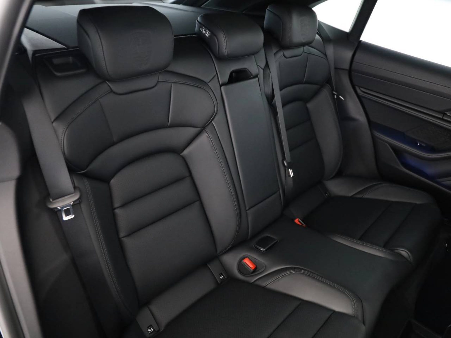 PORSCHE Taycan Sport Turismo Black Edition-image-20