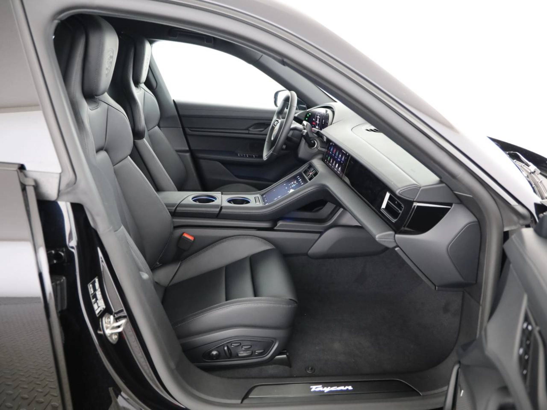 PORSCHE Taycan Sport Turismo Black Edition-image-16