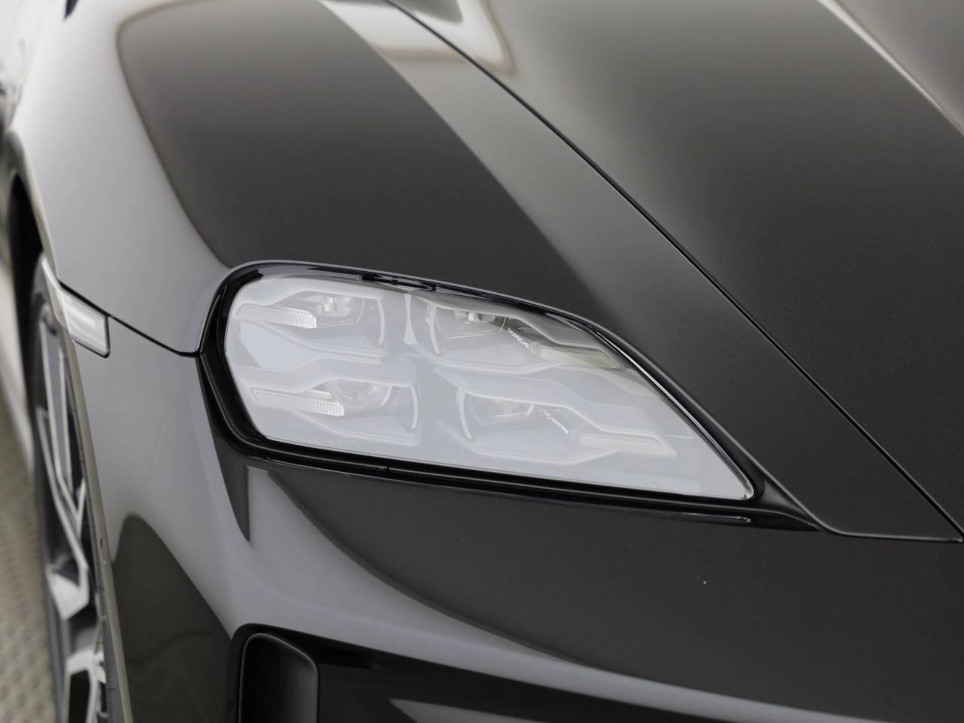 PORSCHE Taycan Sport Turismo Black Edition-image-7