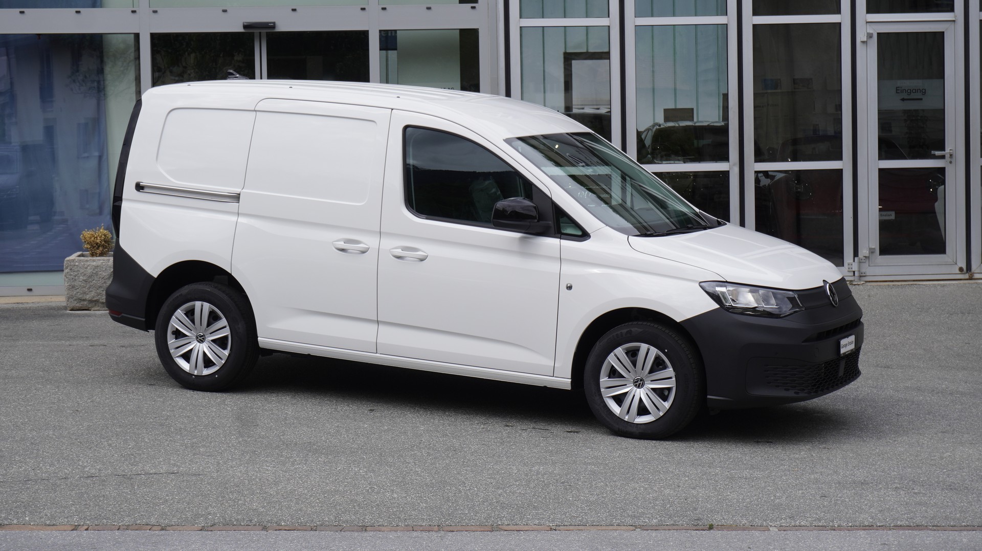 VW Cargo-image-4