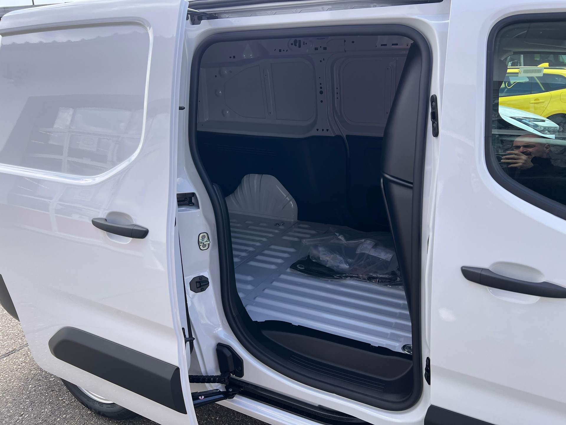 TOYOTA PROACE CITY Van L2 1.2 Active-image-7
