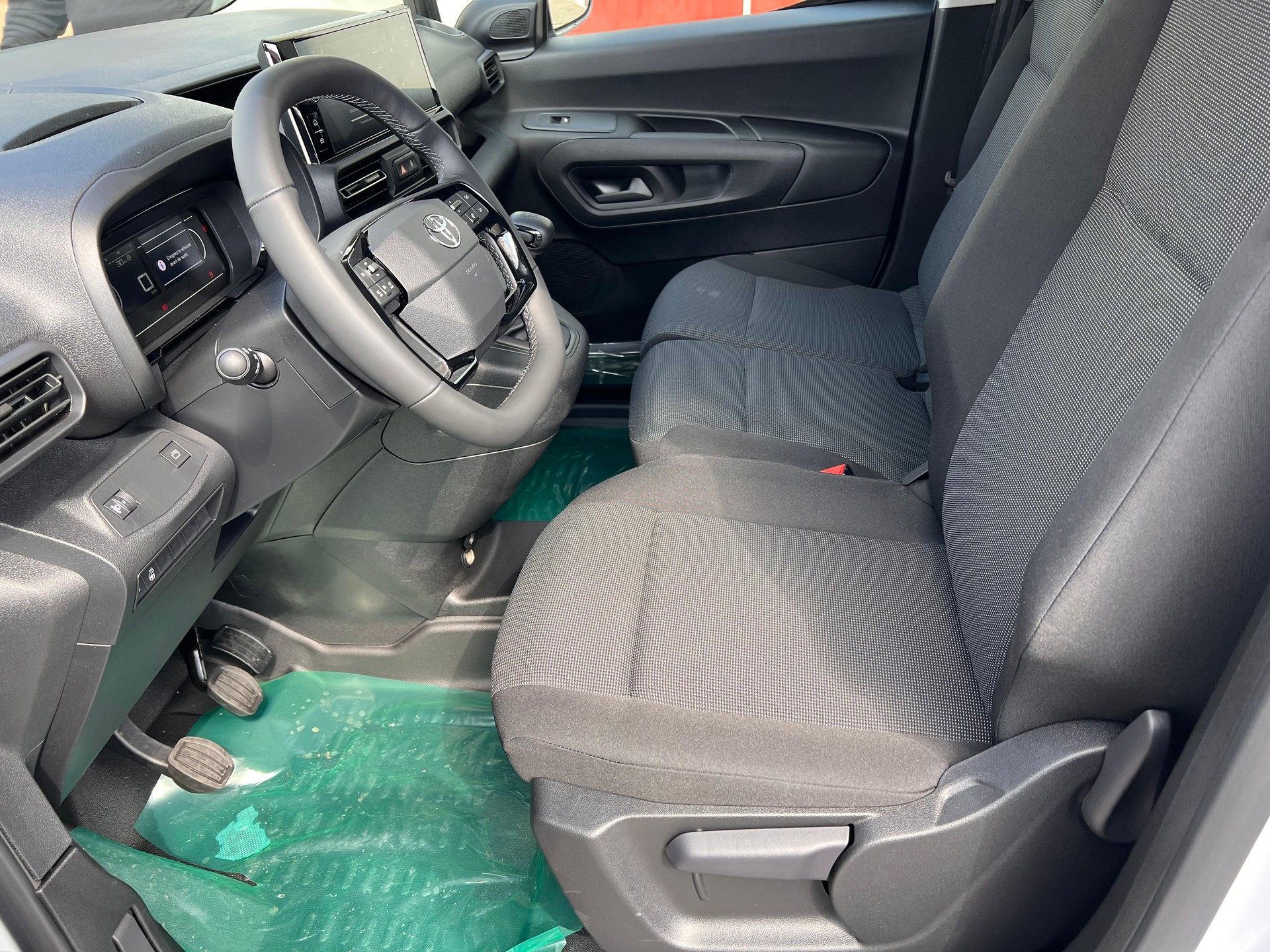 TOYOTA PROACE CITY Van L2 1.2 Active-image-9