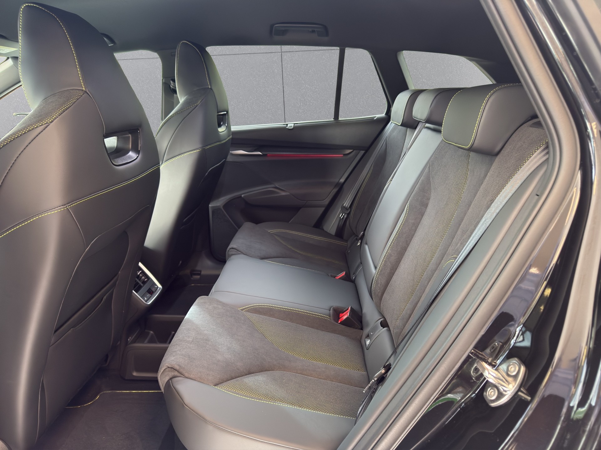 SKODA Enyaq 4x4 RS-image-11