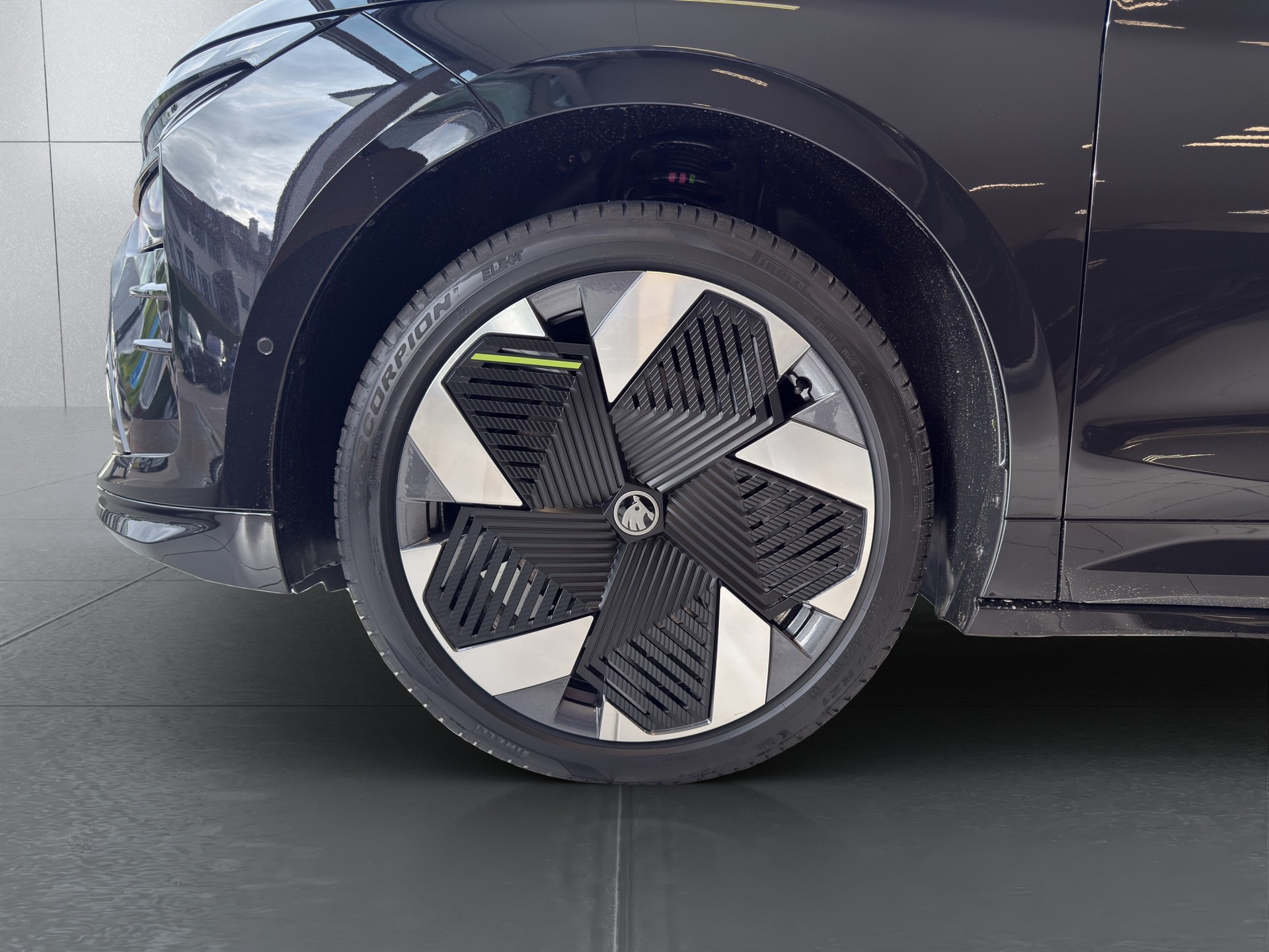 SKODA Enyaq 4x4 RS-image-6