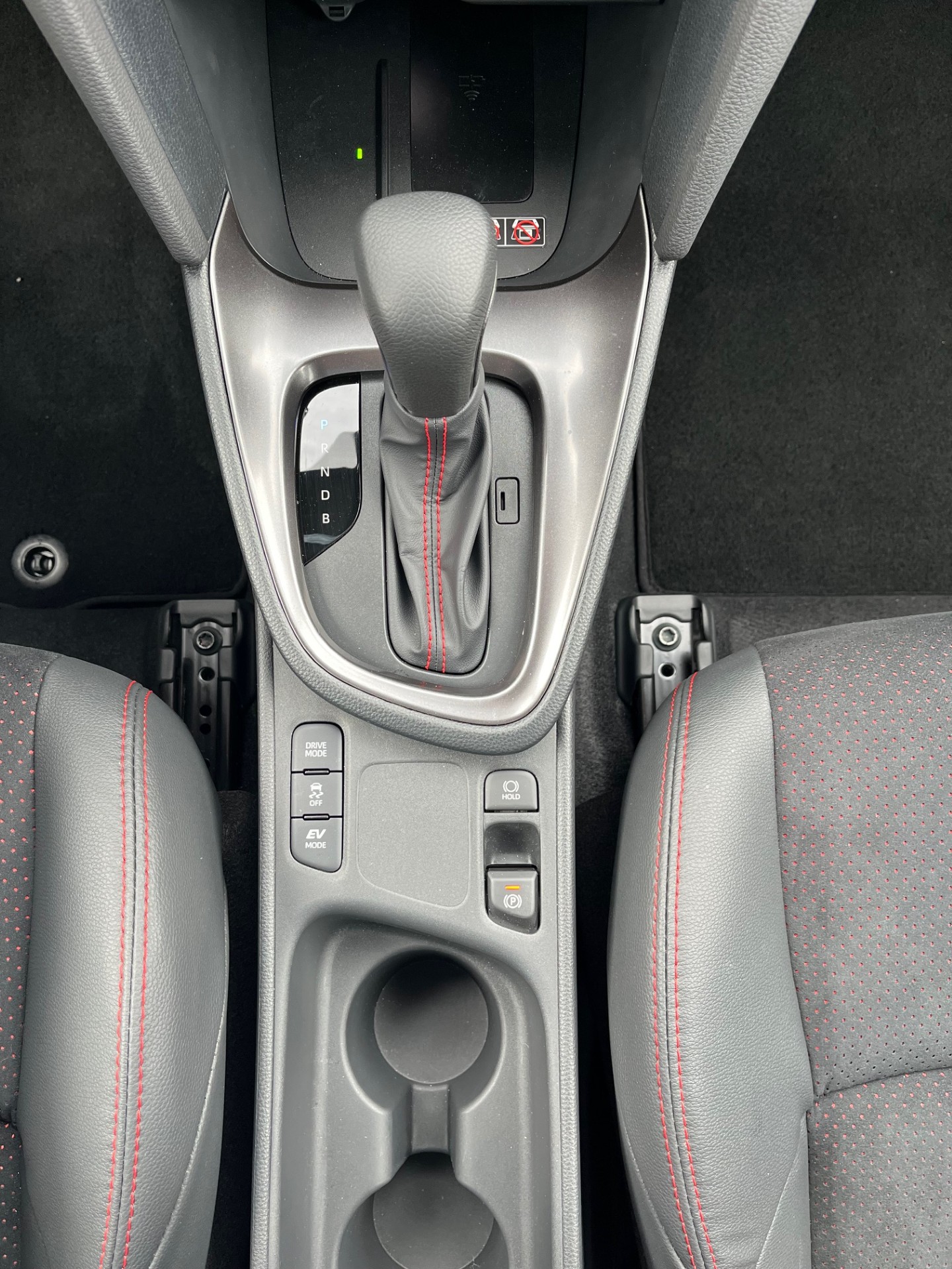 TOYOTA Yaris Cross 1.5 GR Sport e-CVT-image-12