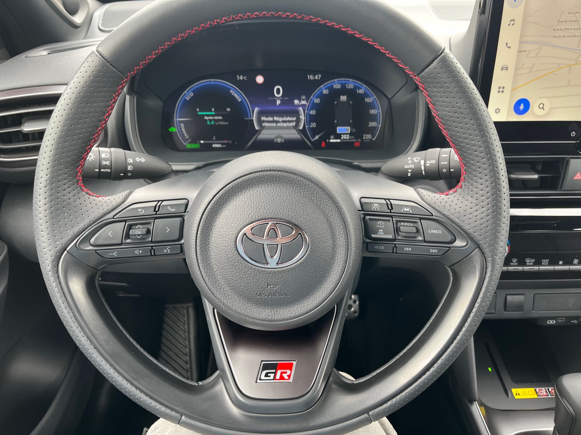TOYOTA Yaris Cross 1.5 GR Sport e-CVT-image-9