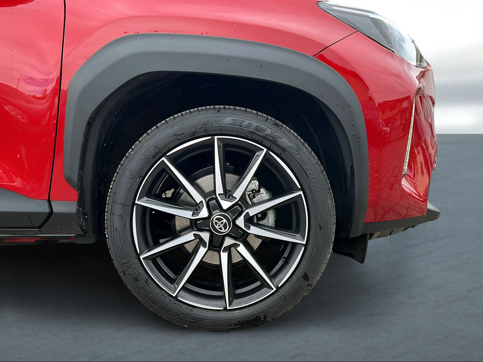 TOYOTA Yaris Cross 1.5 GR Sport e-CVT-image-4