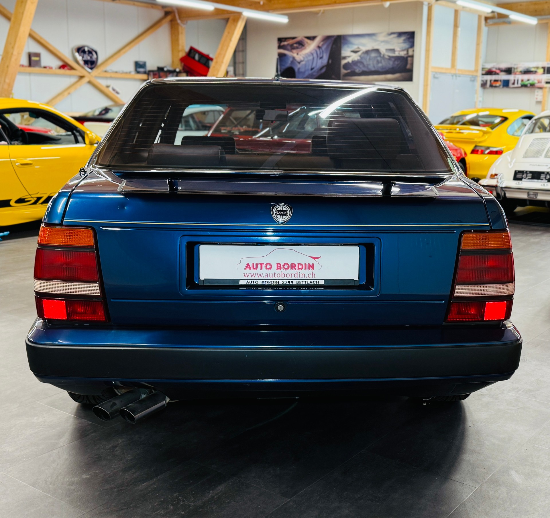 LANCIA Thema 8.32 Ferrari „Blu Blizzard“-image-12