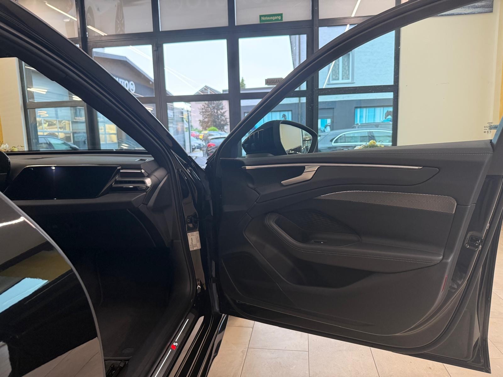 AUDI A6 Avant TDI quattro 150 kW S tronic-image-13
