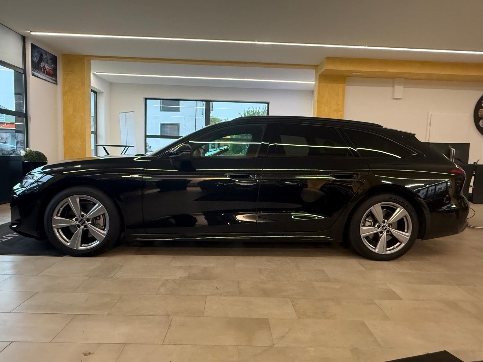 AUDI A6 Avant TDI quattro 150 kW S tronic-image-6