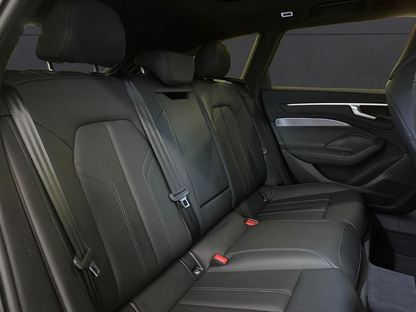AUDI A6 Avant TDI quattro 150 kW S tronic-image-18