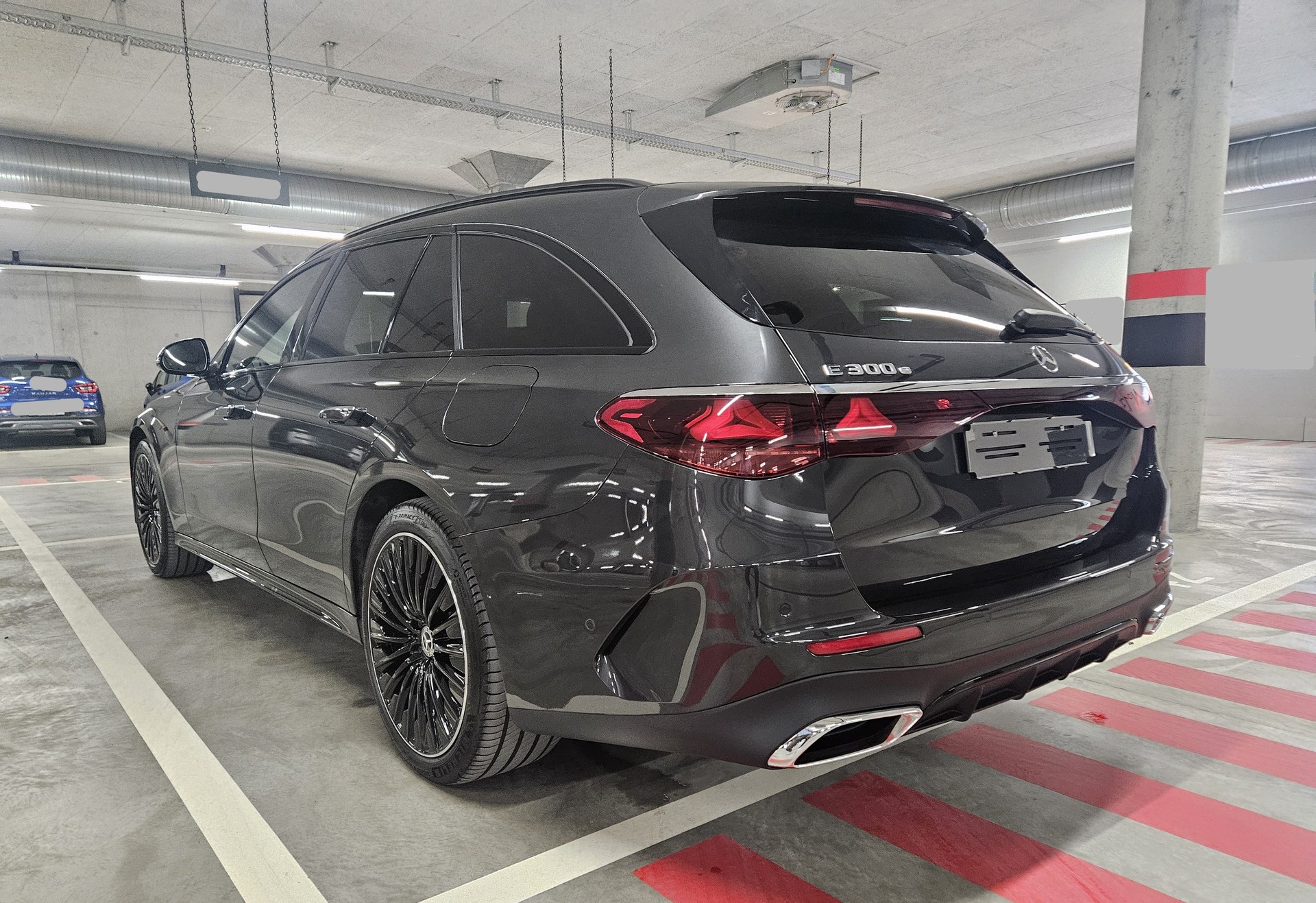MERCEDES-BENZ E 300e T AMG Line-image-2