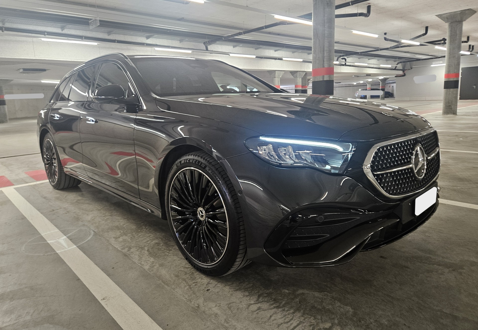 MERCEDES-BENZ E 300e T AMG Line-image-4