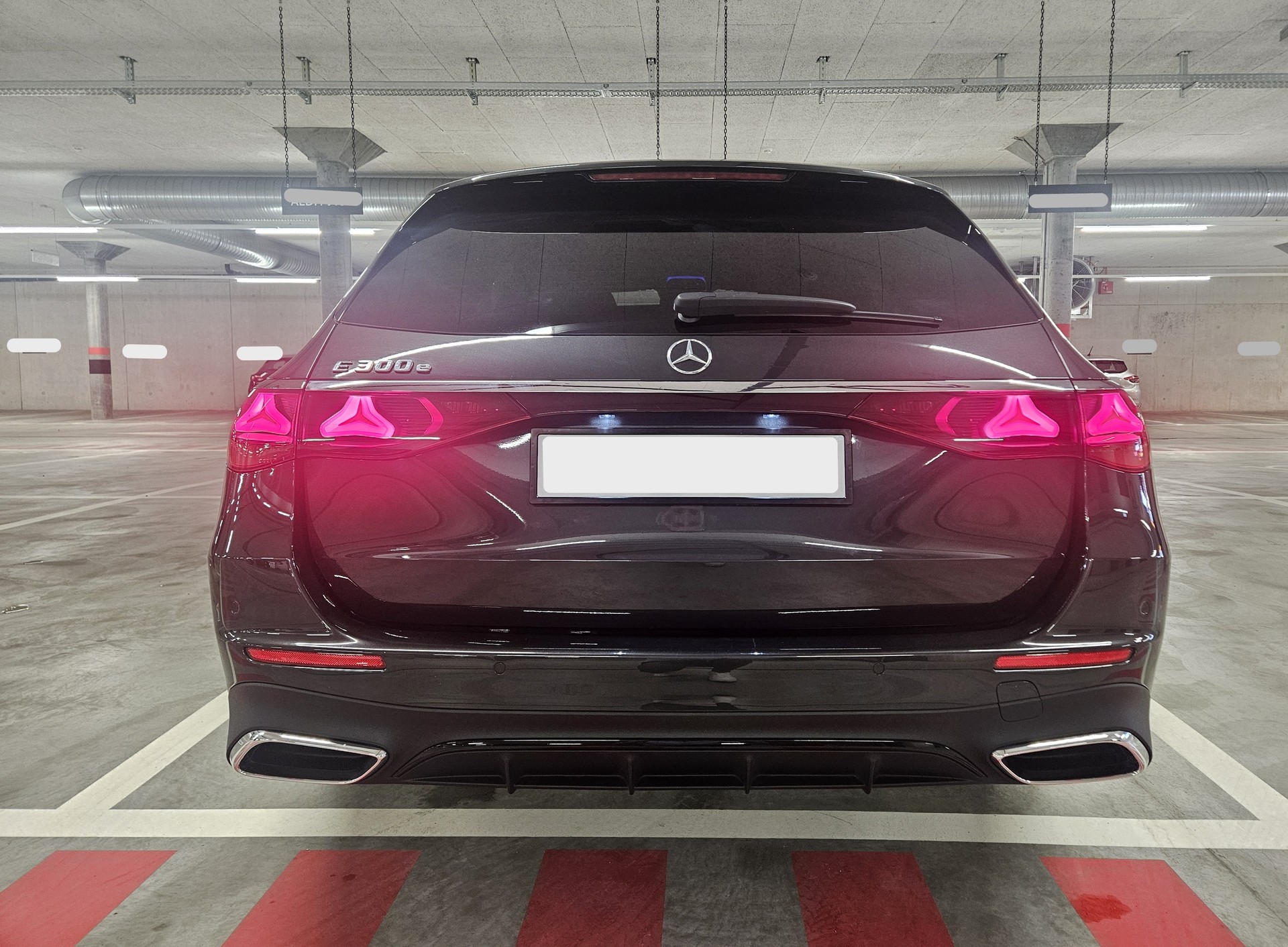 MERCEDES-BENZ E 300e T AMG Line-image-3