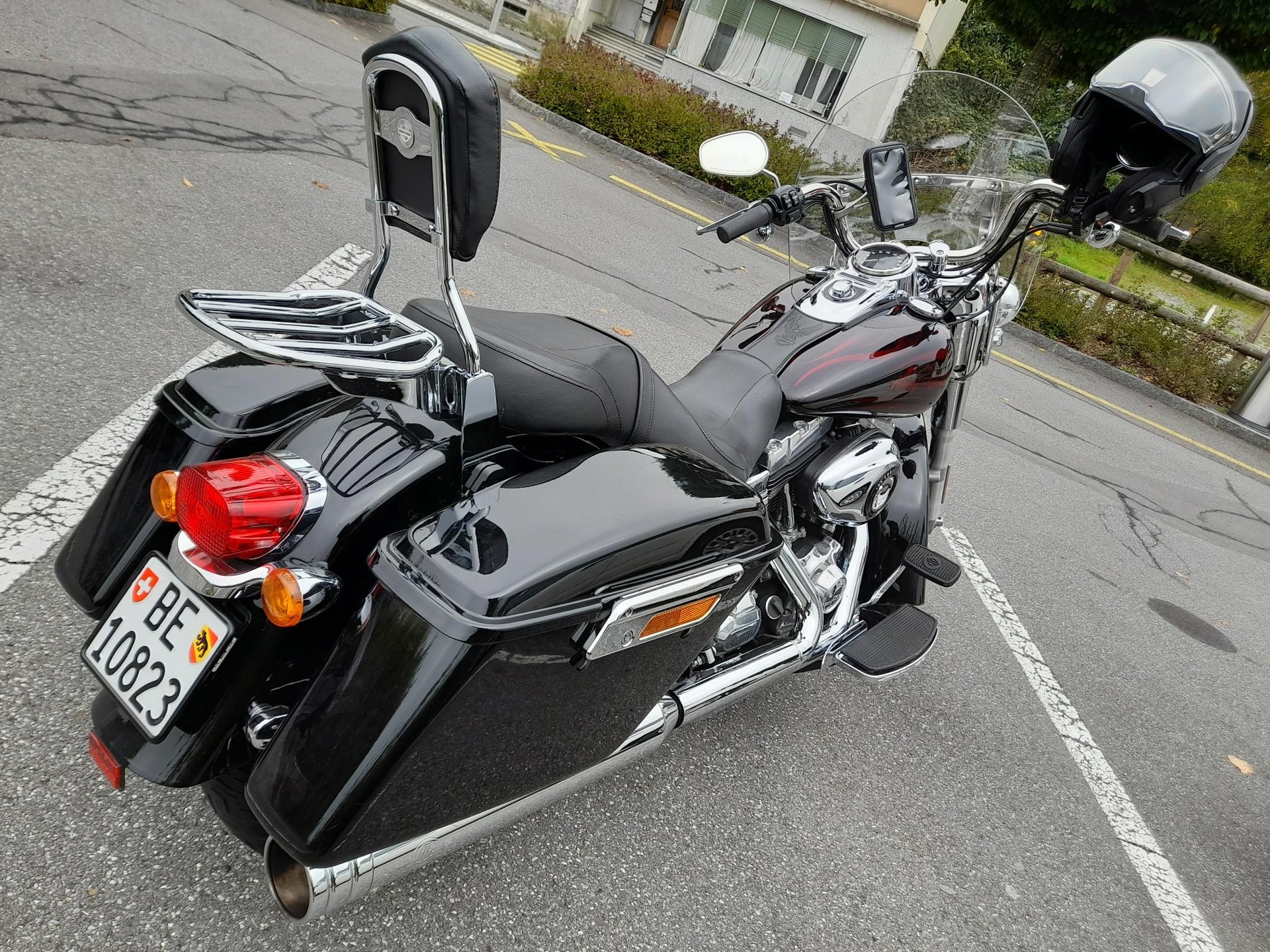 HARLEY-DAVIDSON FLD Dyna Switchback ABS mit Kesstech Klappen-Auspuff (ab MFK)