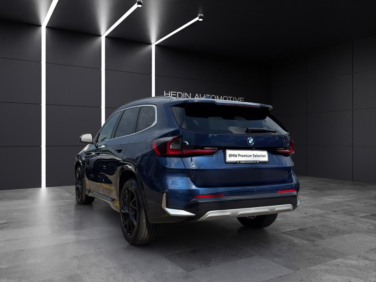 BMW X1 xDrive23i-showroom-element-3