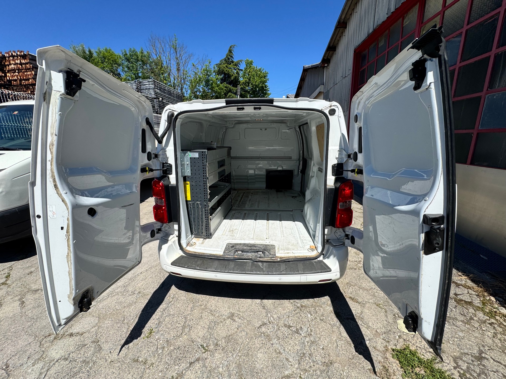 CITROEN Jumpy 2.0 BlueHDi 120 M Club EAT8 garantie 2 ans 🇨🇭-image-4
