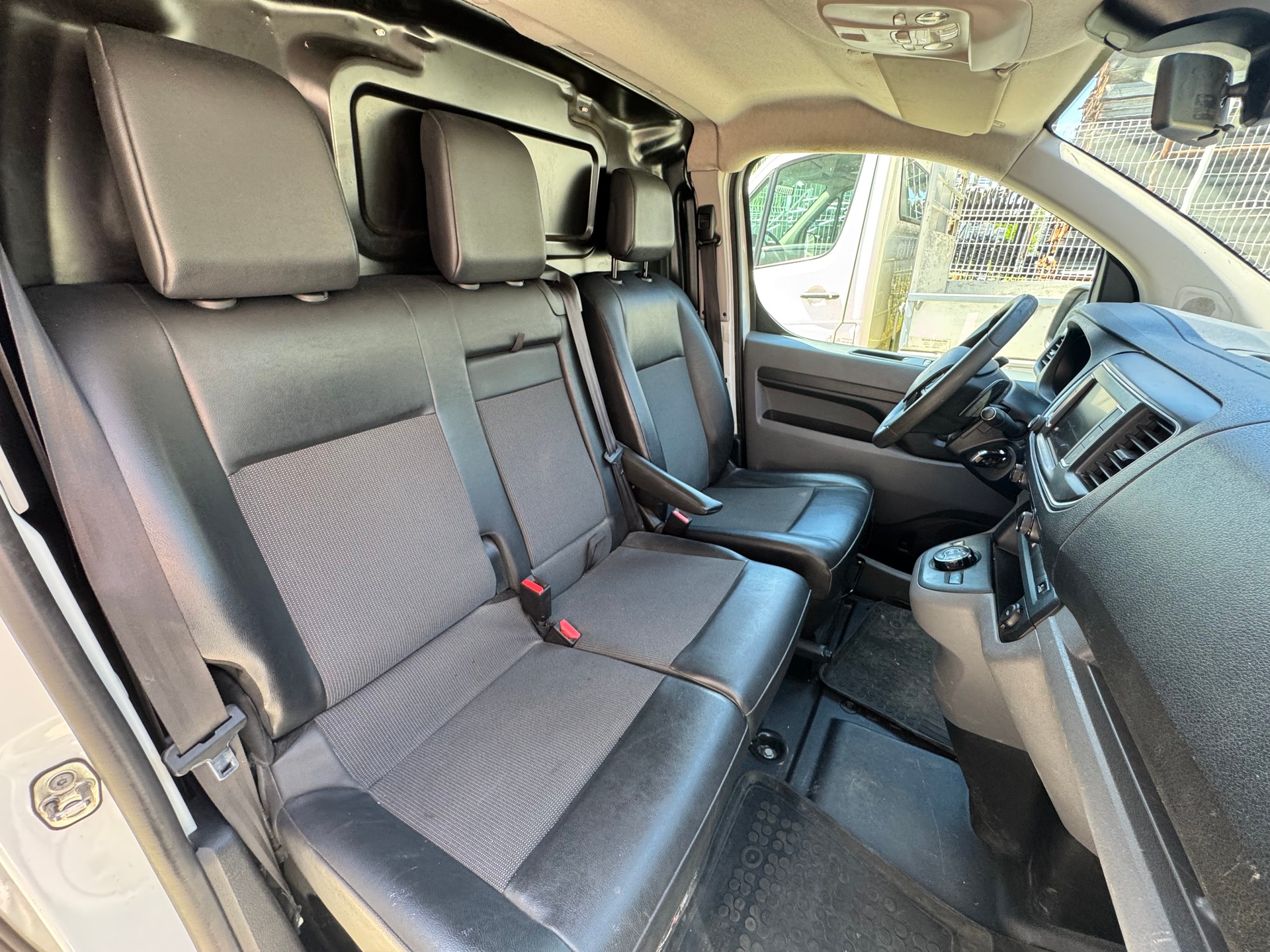 CITROEN Jumpy 2.0 BlueHDi 120 M Club EAT8 garantie 2 ans 🇨🇭-image-7