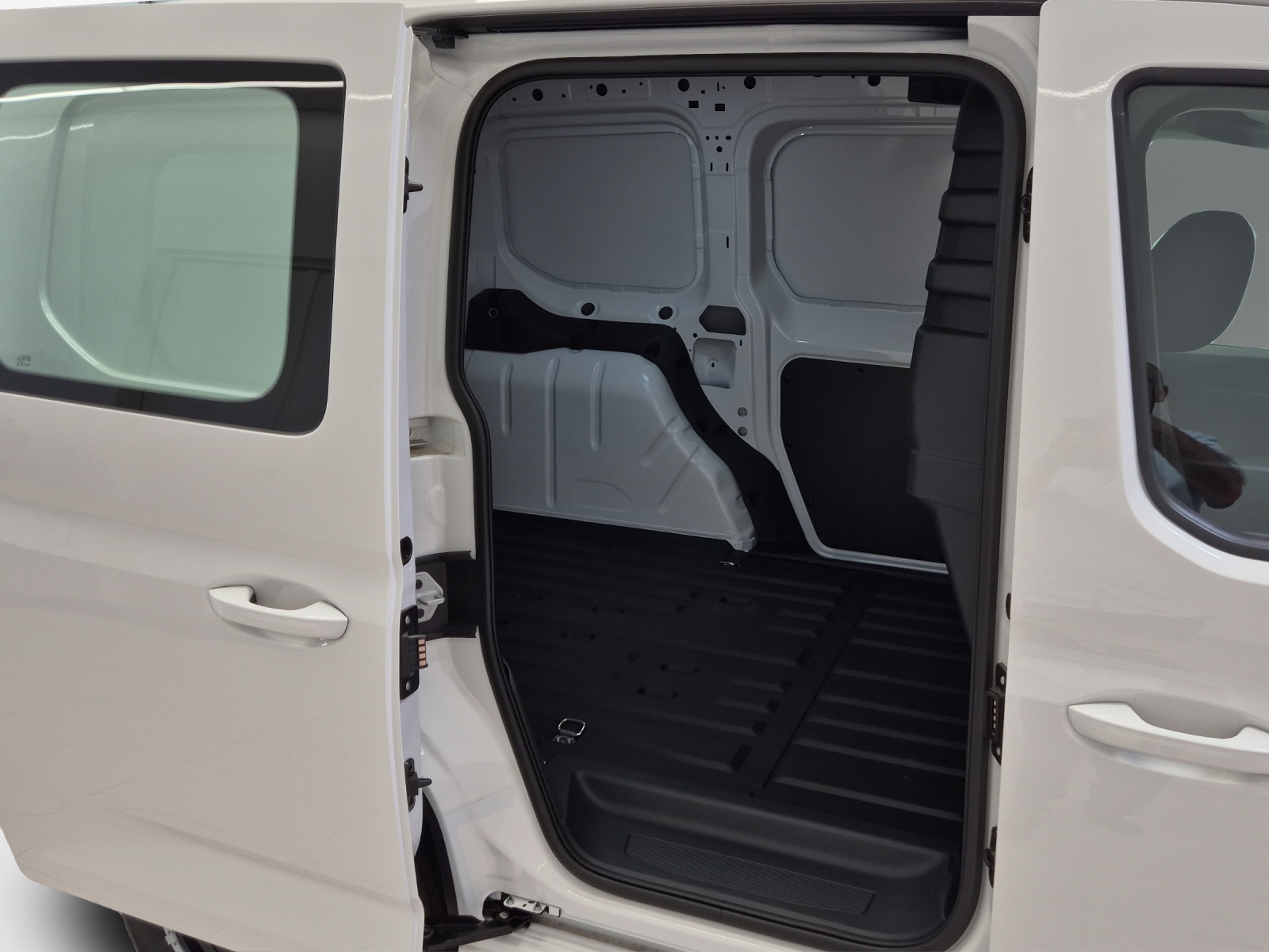 VW Caddy Cargo 2.0TDI 4Motion-image-8