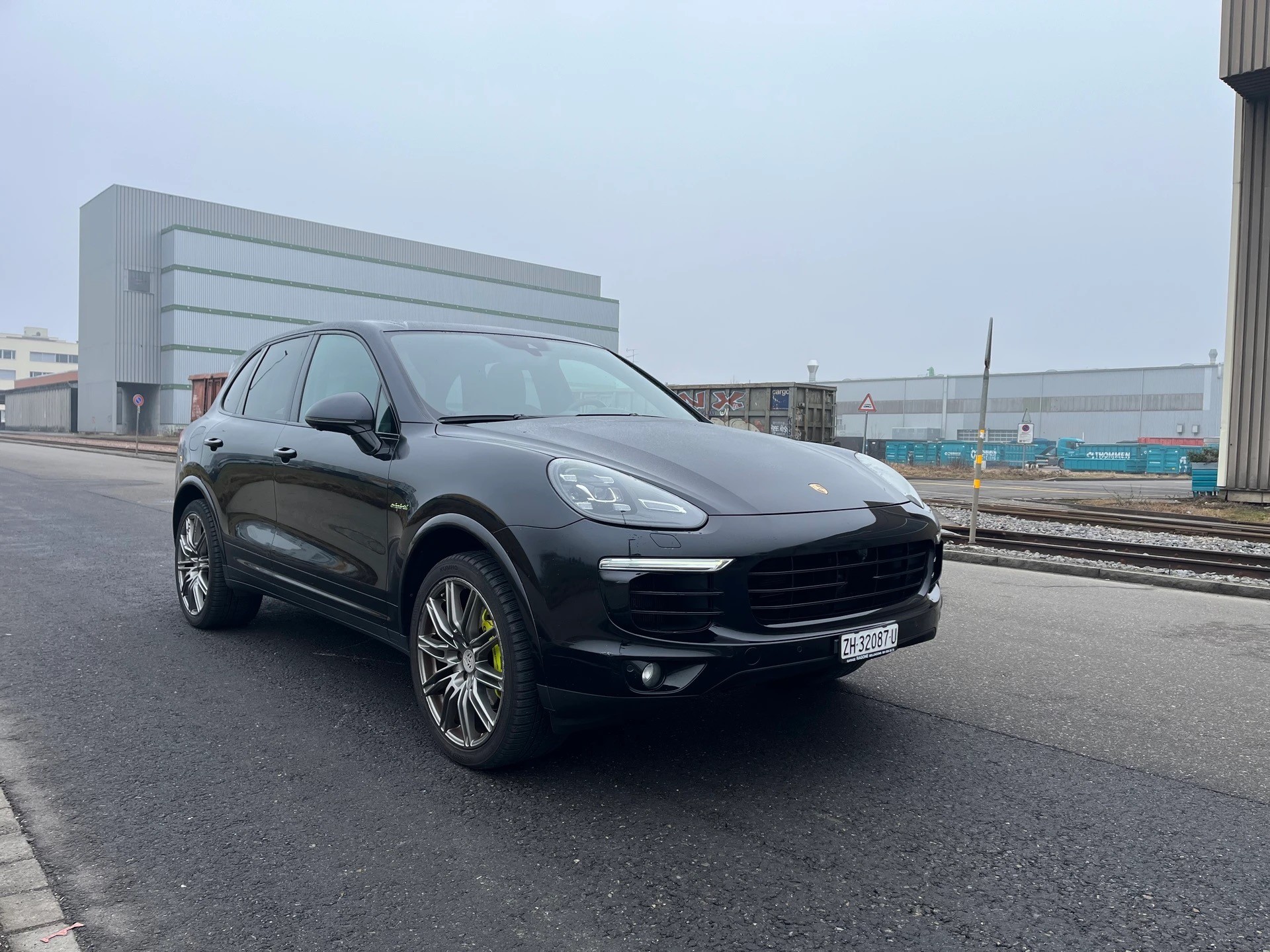 PORSCHE Cayenne S E-Hybrid Platinum Edition-image-4