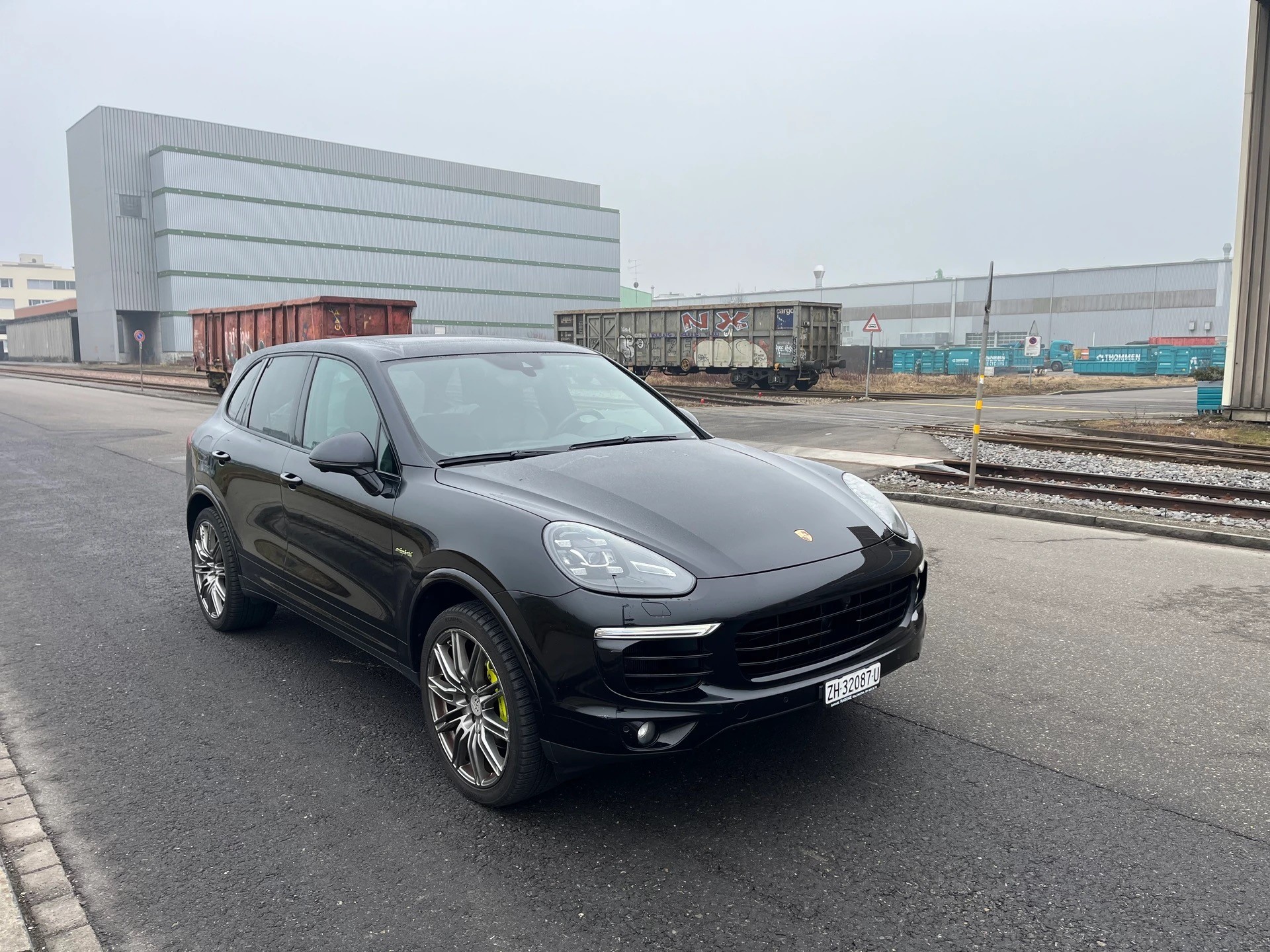 PORSCHE Cayenne S E-Hybrid Platinum Edition-image-3