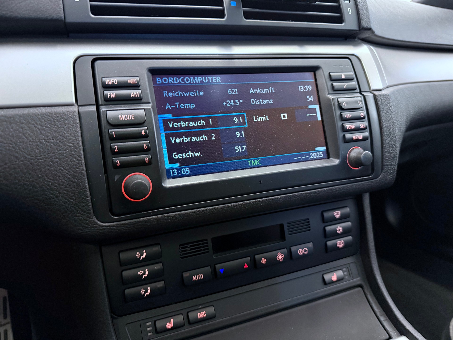 BMW 330i Touring-image-25