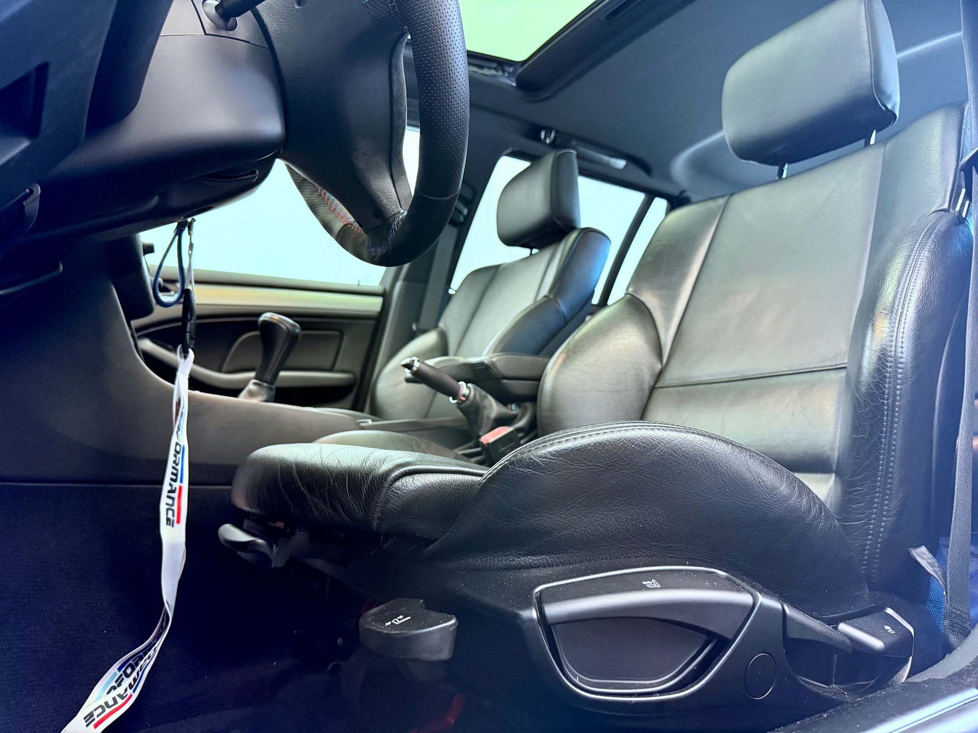 BMW 330i Touring-image-16
