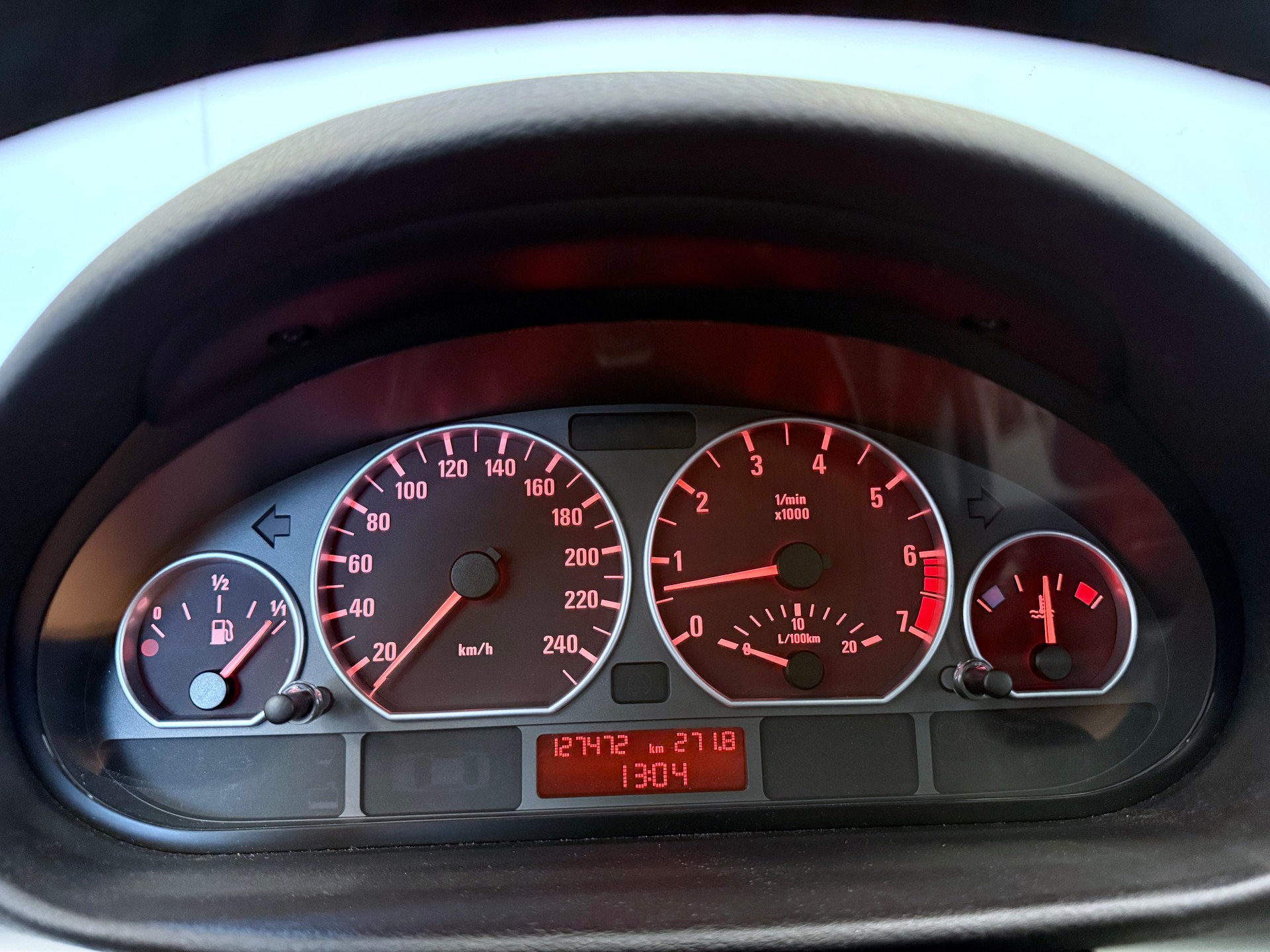 BMW 330i Touring-image-22