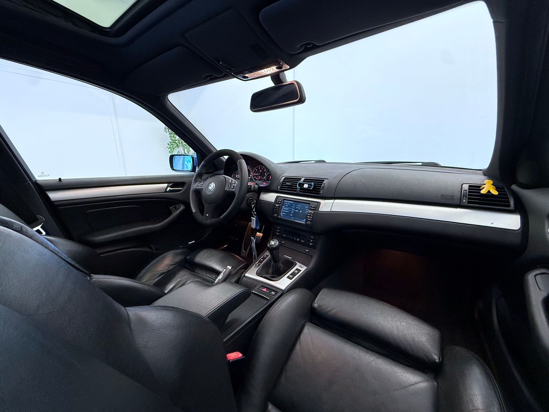 BMW 330i Touring-image-18