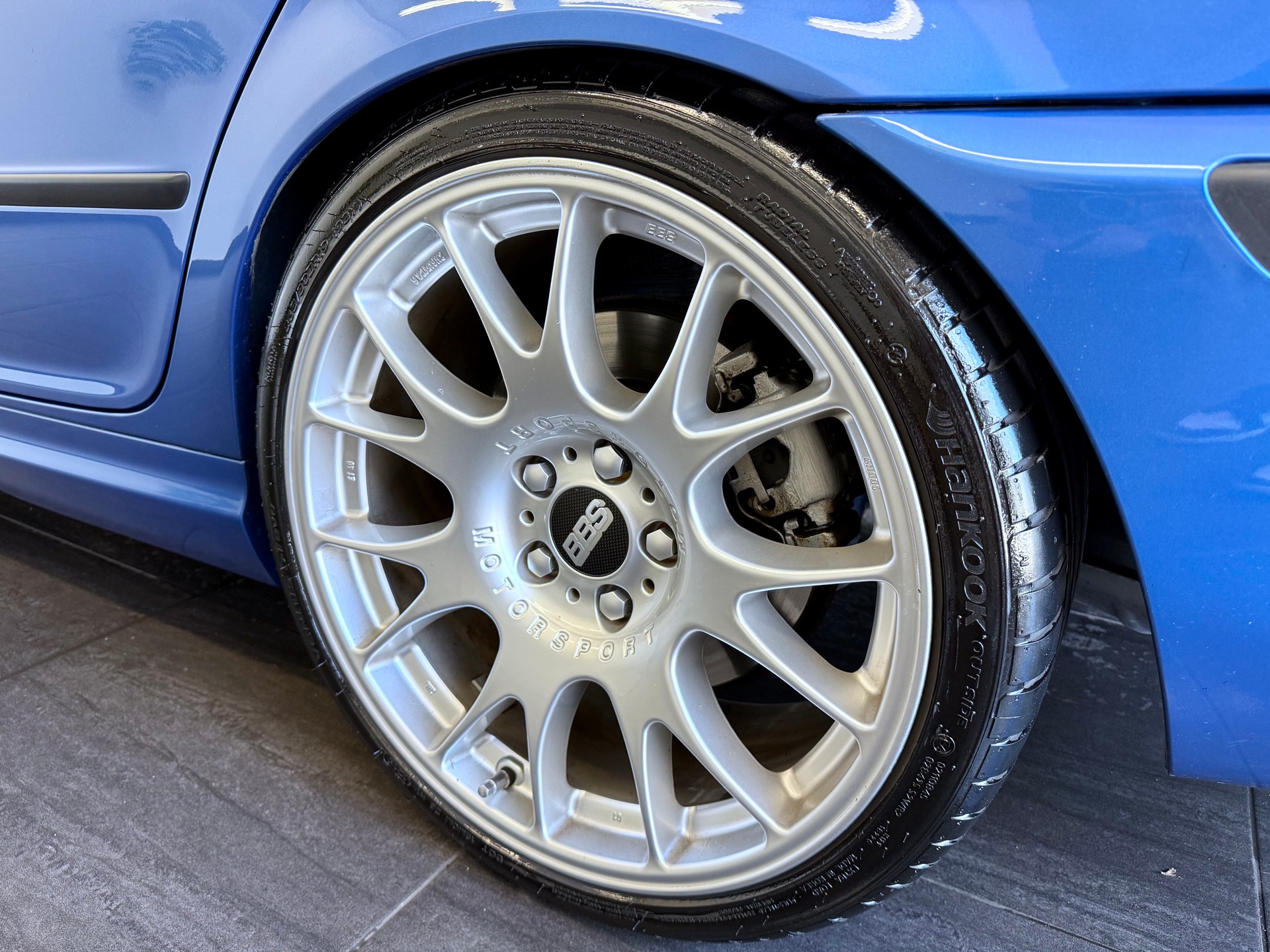 BMW 330i Touring-image-8