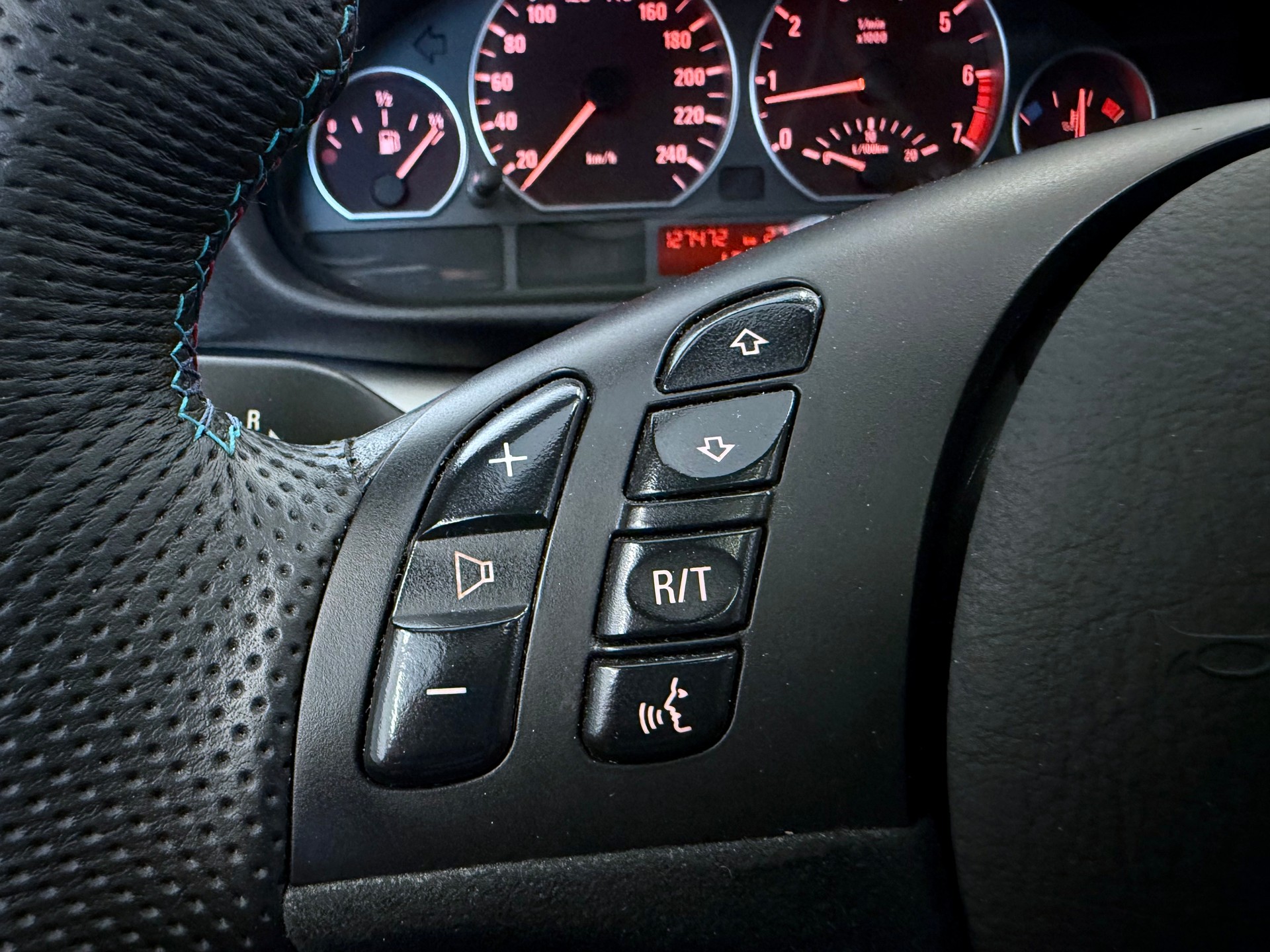 BMW 330i Touring-image-23