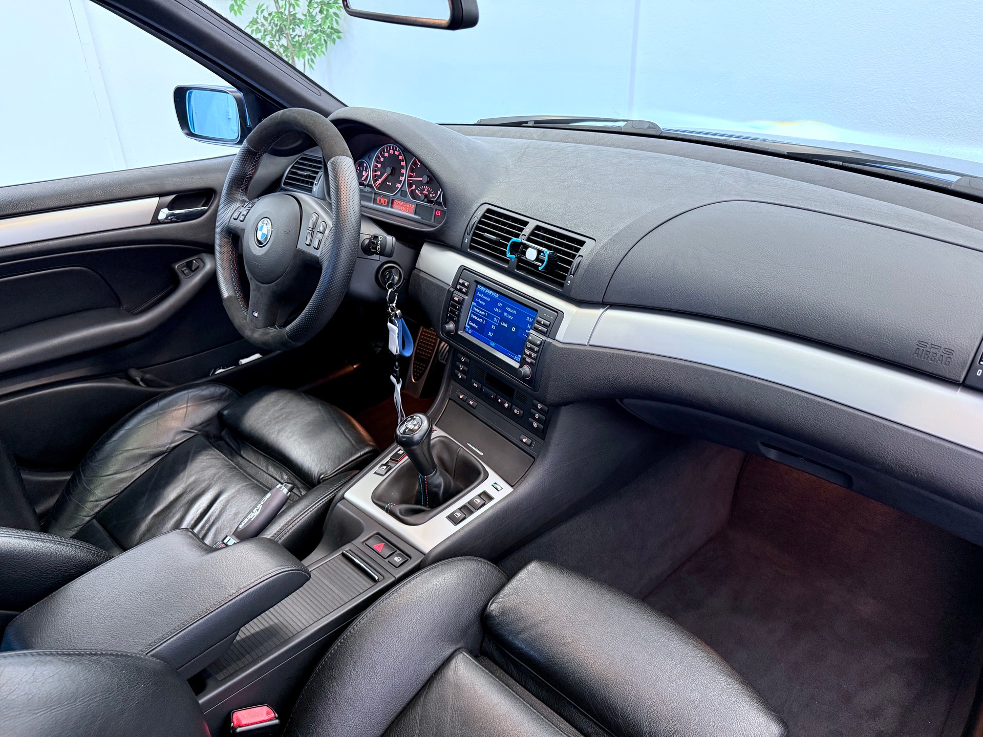 BMW 330i Touring-image-19