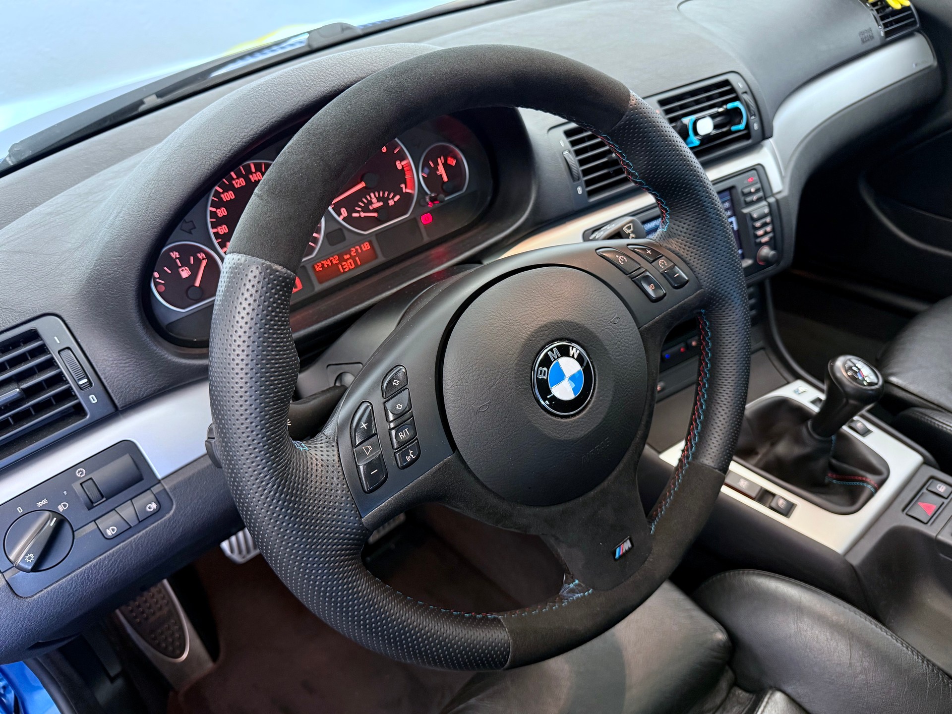 BMW 330i Touring-image-15