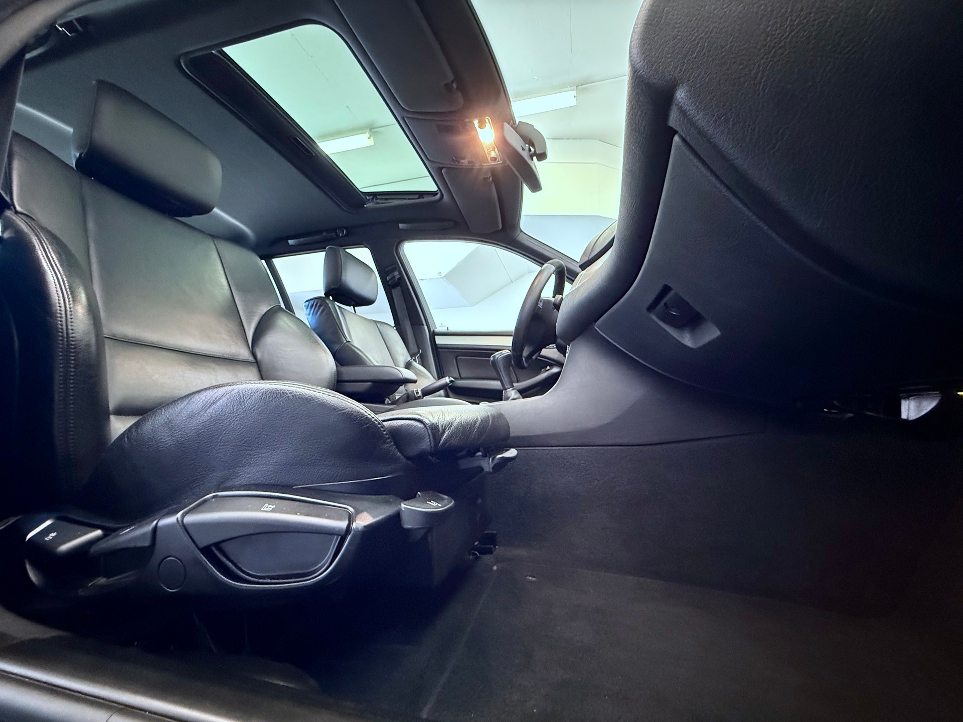 BMW 330i Touring-image-20