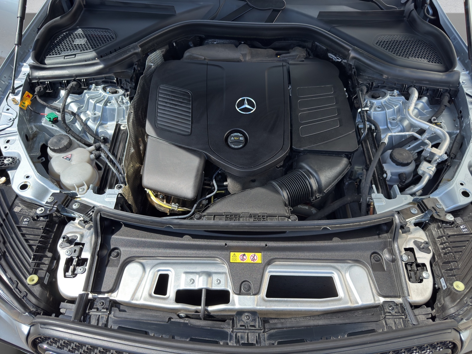 MERCEDES-BENZ GLC 300 e AMG Line 4Matic EQ Star-image-9