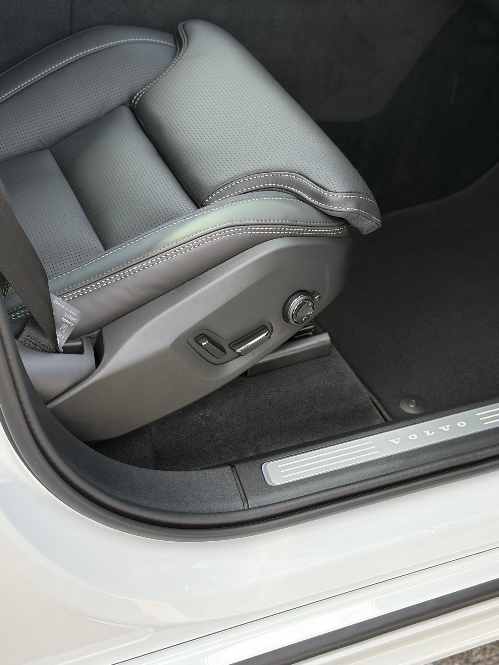VOLVO XC90 2.0 T8 TE Black Edition eAWD-image-14