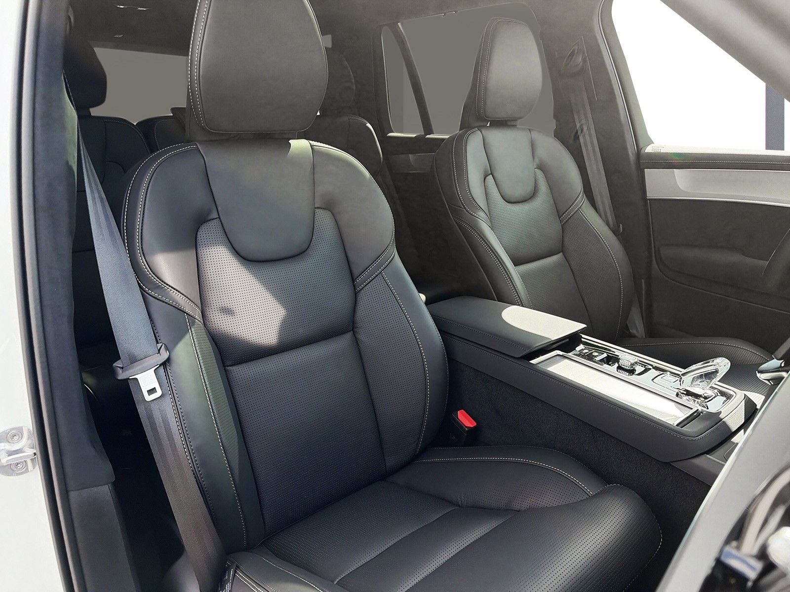 VOLVO XC90 2.0 T8 TE Black Edition eAWD-image-13