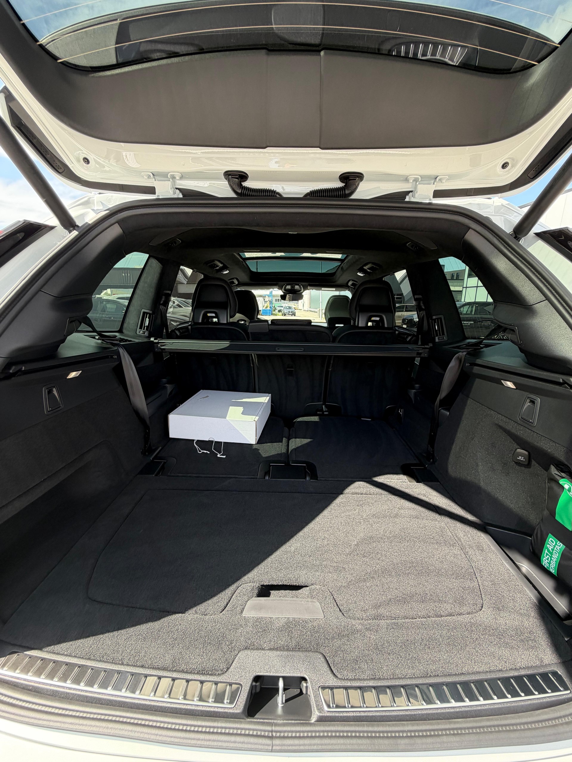 VOLVO XC90 2.0 T8 TE Black Edition eAWD-image-19