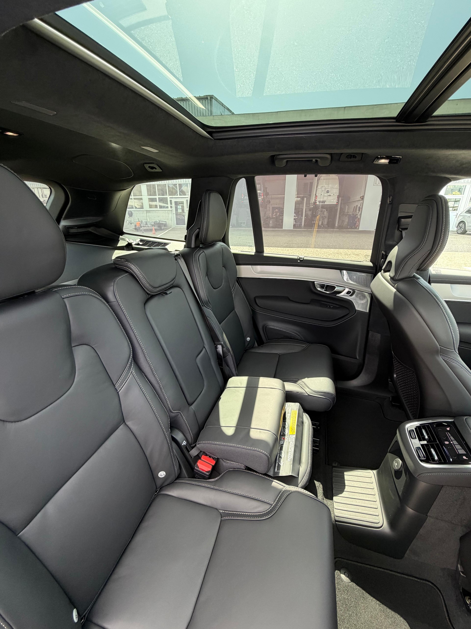 VOLVO XC90 2.0 T8 TE Black Edition eAWD-image-16