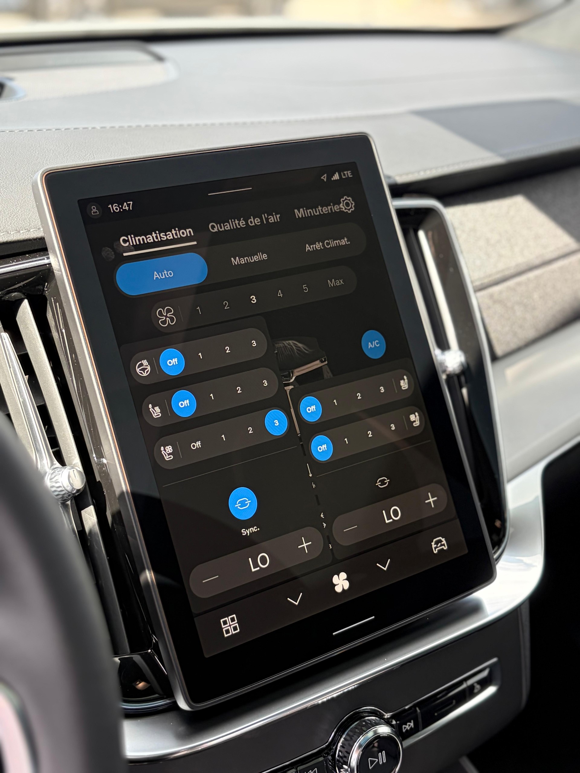 VOLVO XC90 2.0 T8 TE Black Edition eAWD-image-11
