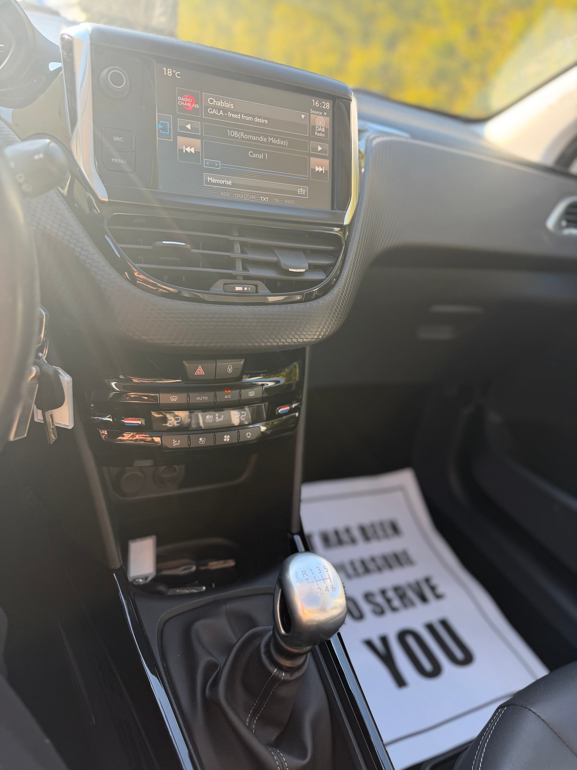 PEUGEOT 2008 1.2 Féline STT-image-10